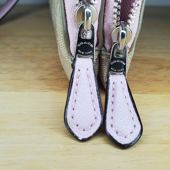 Authentic Coach double Zip Wristlet - Picture 14 of 16